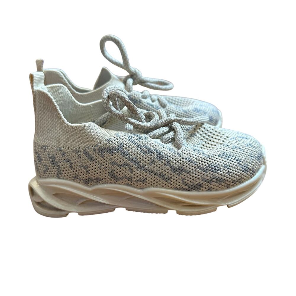 NWOT Toddler‎ gray cream lightweight breathable lace sneakers SIZE 7